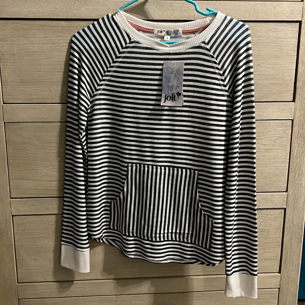 Jolt long sleeve shirt with thin, soft black and white material.